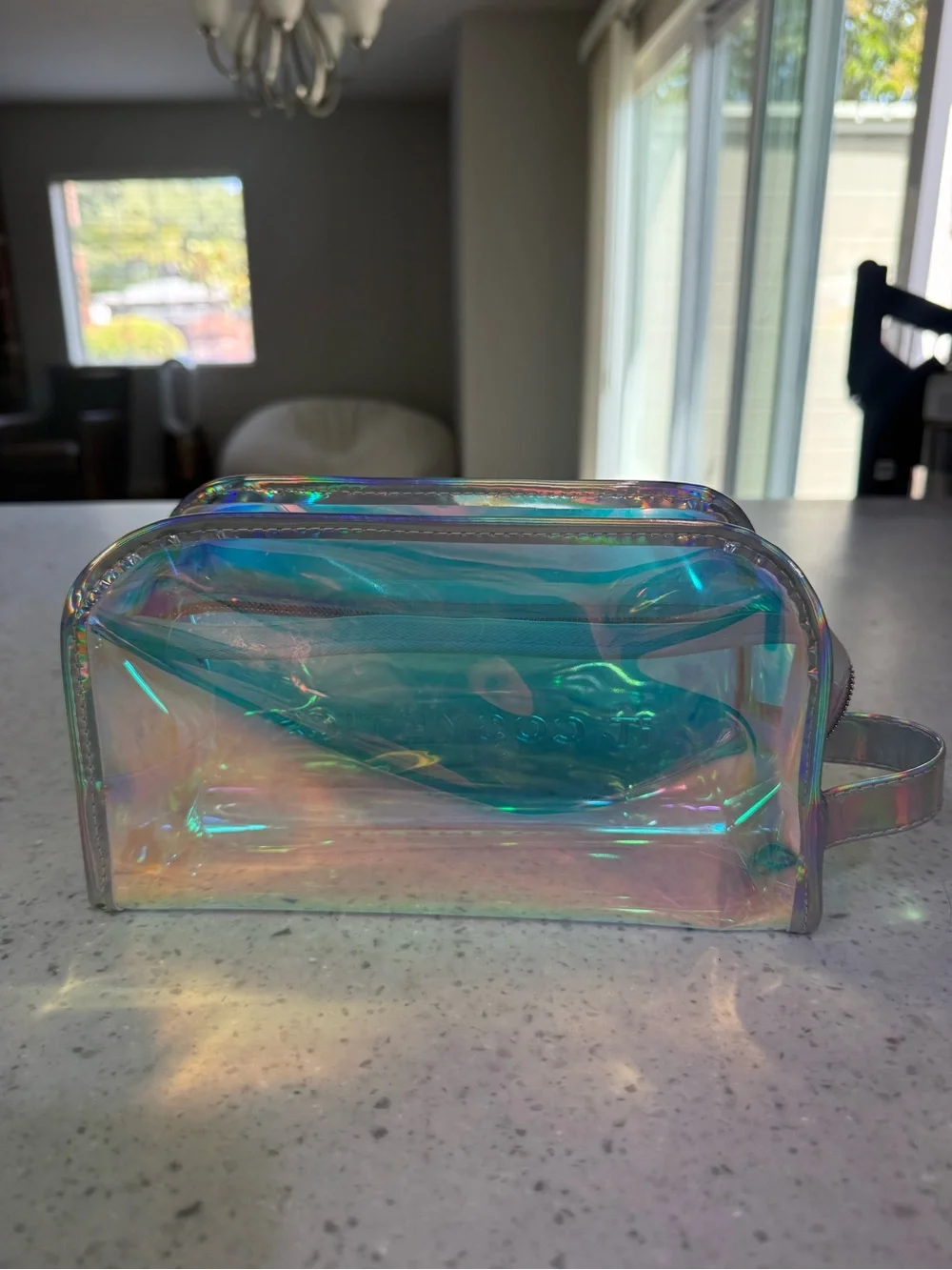 it cosmetics Iridescent Holographic Travel Pouch
